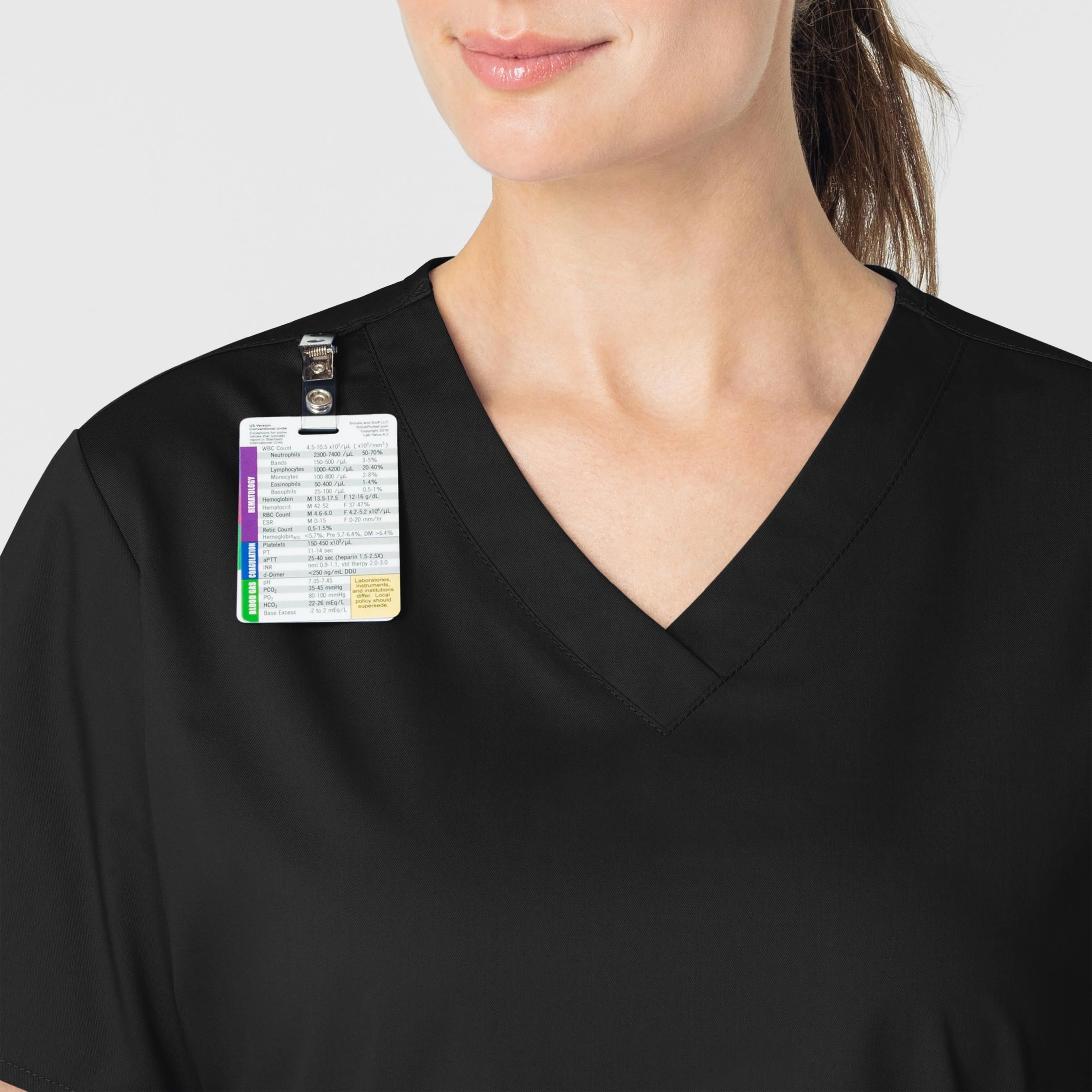 WonderWORK Women's V-Neck Scrub Top - Black - Image 6